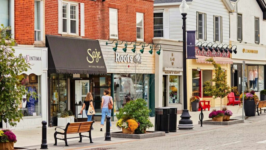 Downtown Oakville streets with boutique shops and pedestrians walking along Lakeshore Road